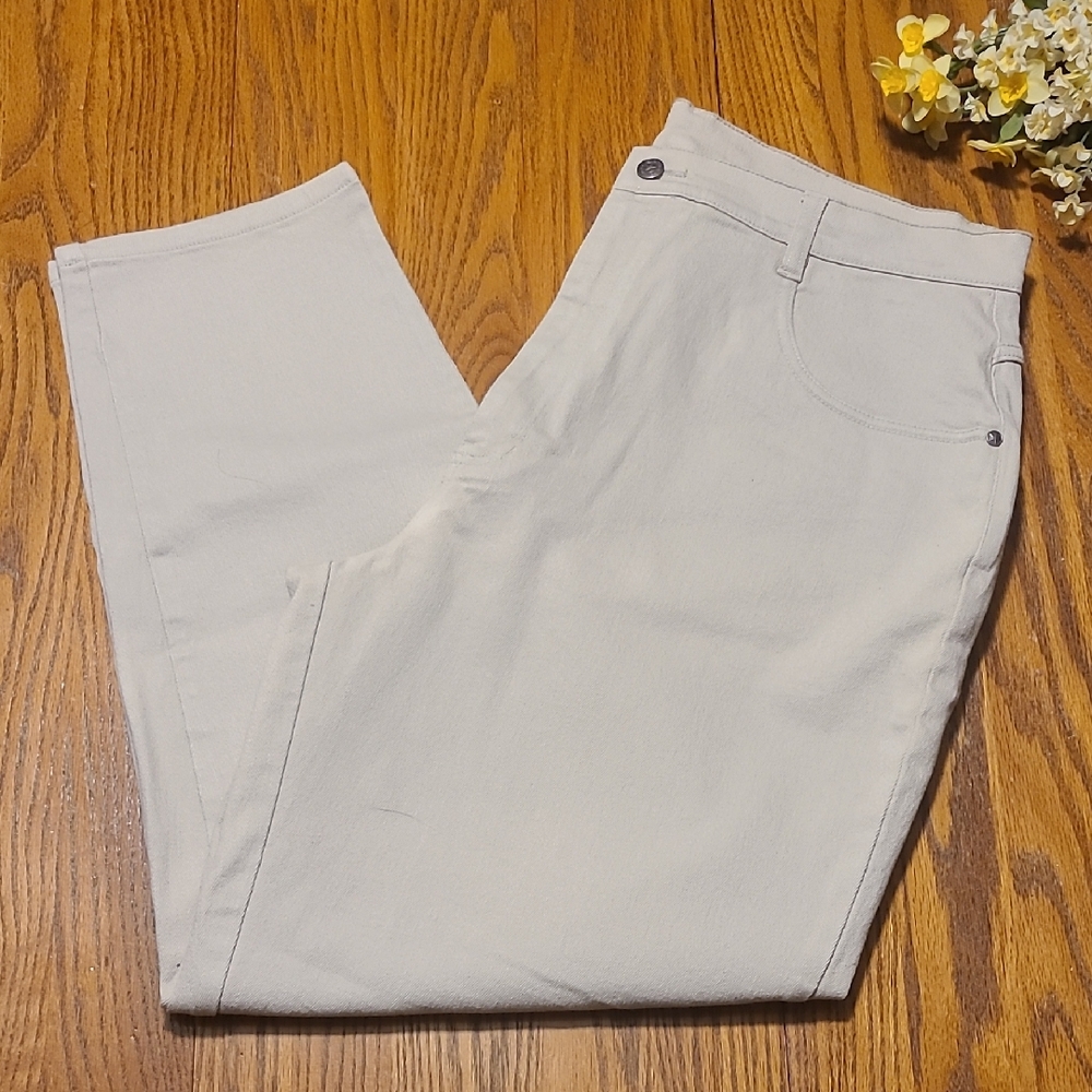 Cherokee NWT Women's Tan Denim Jeans - 18W Short